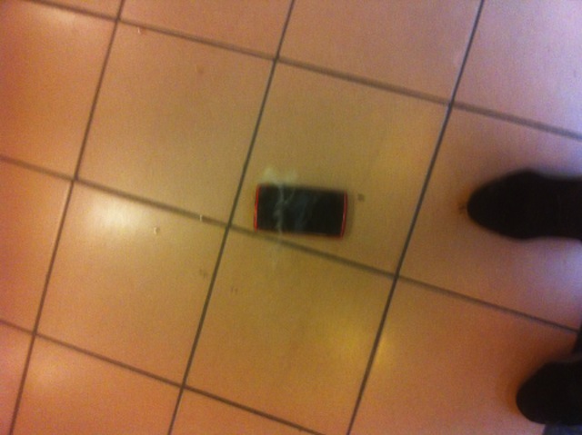 OnePlus One bị phát nổ