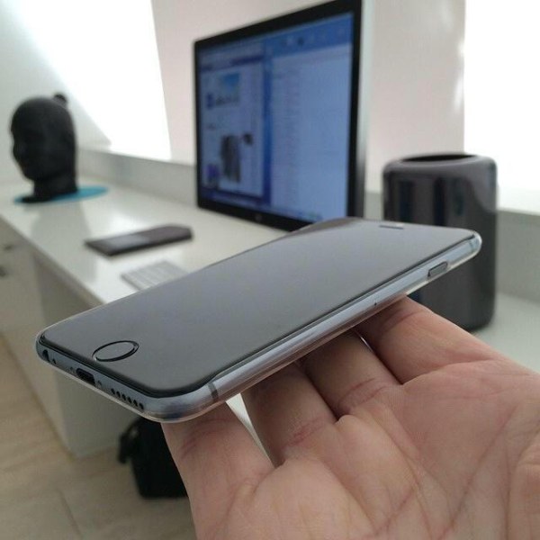 Ảnh trên tay iPhone 6 và thời gian ra mắt được ấn định