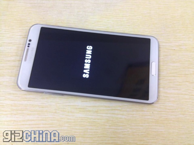 Thiết kế dựa theo ảnh rò rỉ của hàng thật