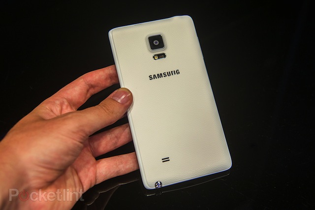 Mặt lưng của Galaxy Note Edge