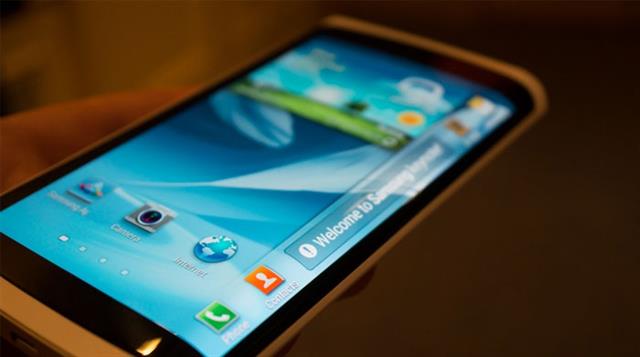 Màn hình cong của Galaxy Note Edge khá hữu dụng