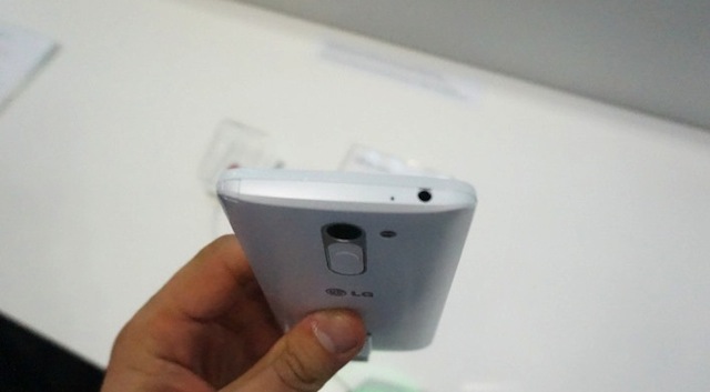 Một số hình ảnh của LG L Bello: