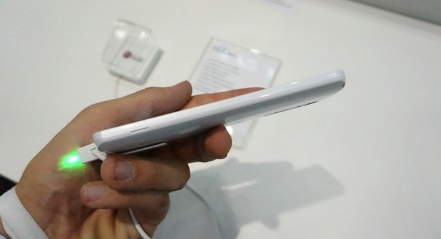 Một số hình ảnh của LG L Bello: