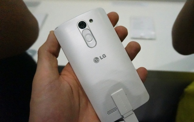 Một số hình ảnh của LG L Bello: