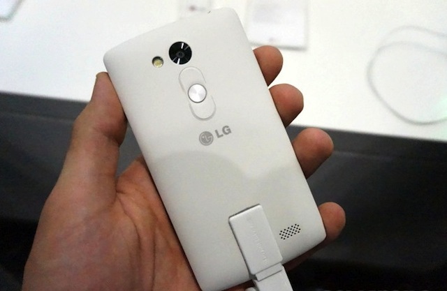 Mặt sau cũng có các nút vật lý