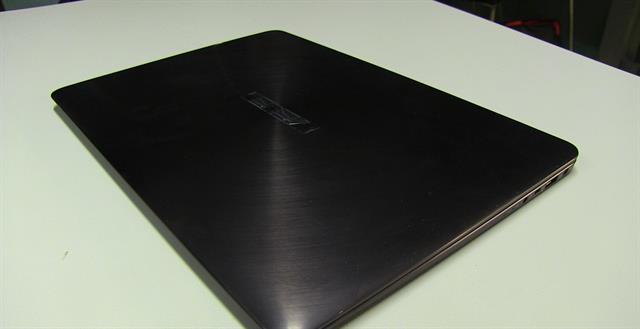 Dữ kiến, Asus Zenbook UX305 sẽ lên kệ vào cuối năm nay với giá bán chưa được tiết lộ cụ thể