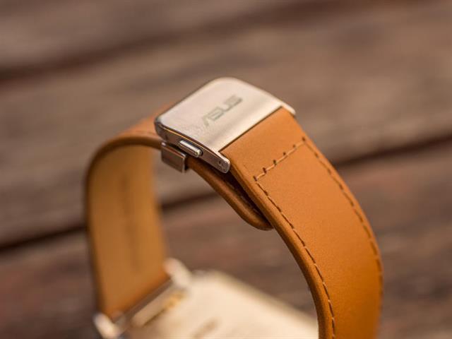 Phần chốt của dây đeo khá kiểu cách