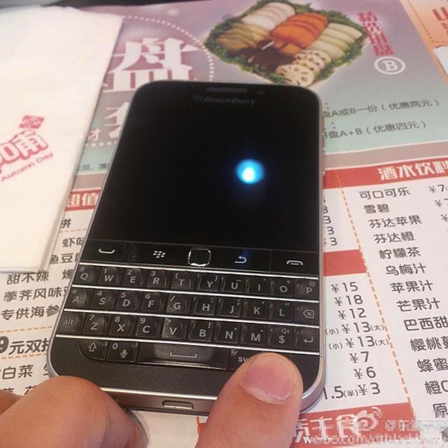 BlackBerry Classic sẽ có bàn phím y như kiểu cũ