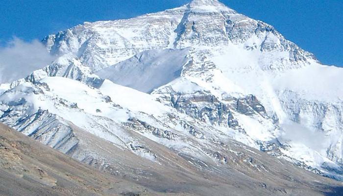 Everest cũng trở thành đường biên giới ấn tượng