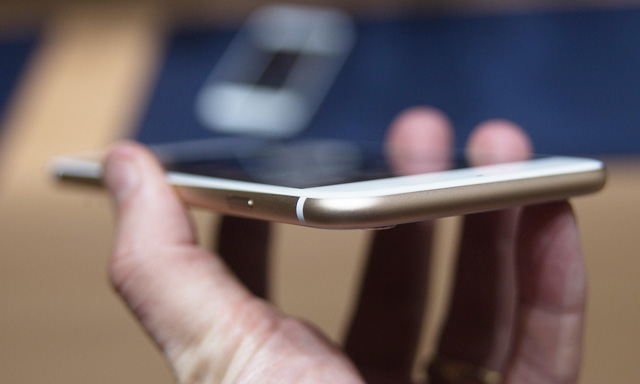 Mặt đáy iPhone 6