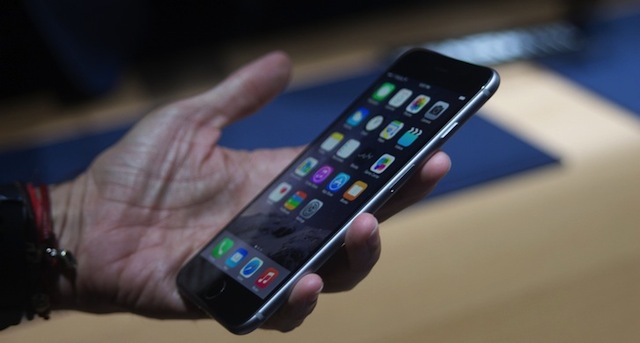 Nút nguồn chuyển sang cạnh phải