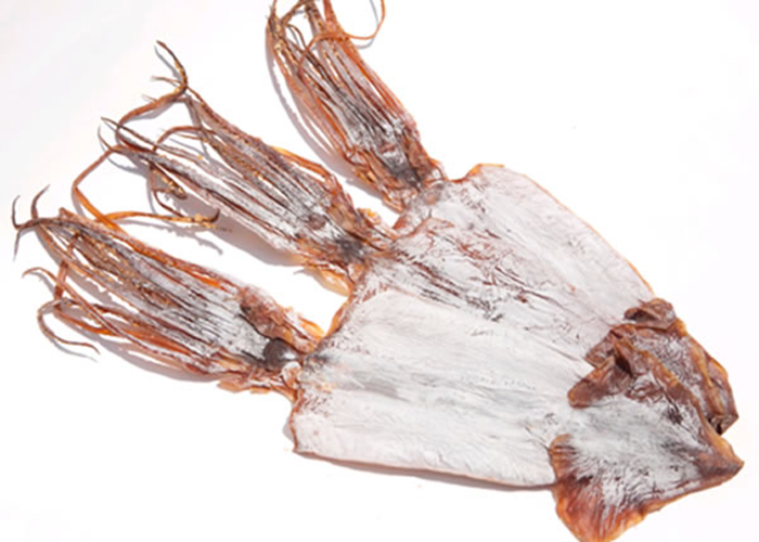                       Mực kh&ocirc; ngon thường c&oacute; bụng trắng, lưng hồng nhạt tự nhi&ecirc;n, c&oacute; điểm vết đốm đen