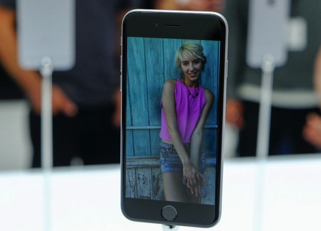 iPhone 6 và Samsung Galaxy Alpha đều có màn hình 4.7 inch