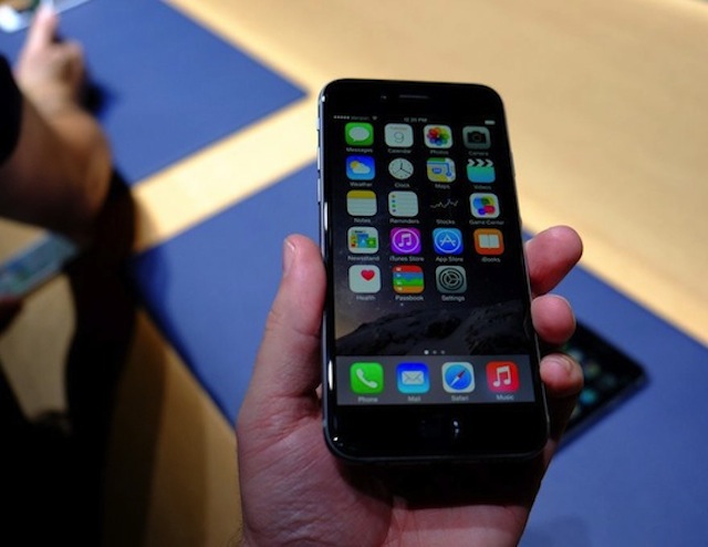 Chiếc iPhone 6 đầu tiên đã được bán ra