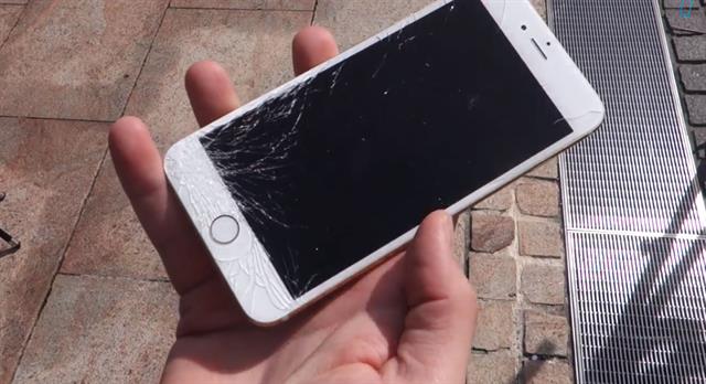 iPhone 6 Plus bị vỡ màn hình khi rơi theo hướng cạnh bên