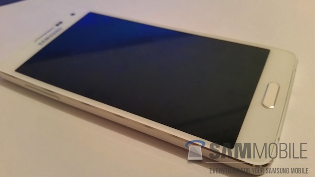 Loạt ảnh rò rỉ của Galaxy A5