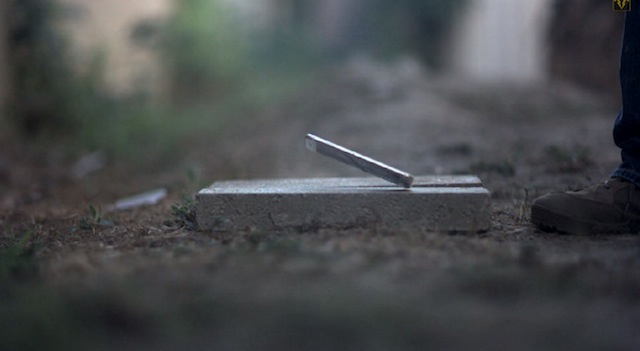 Thử nghiệm khi thả rơi xuống mặt đá cứng