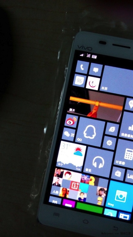 Thiết bị chạy WP8.1 và có thể cả Android