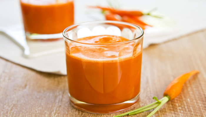 Carrot juice with honey helps effectively reduce sore throat