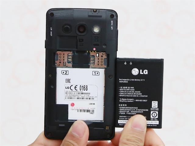 Cuối cùng, LG L60 dùng thỏi pin chuẩn Li-Ion dung lượng 1700 mAh (có thể tháo rời)