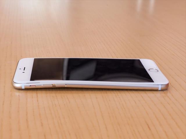 iPhone 6 Plus bị cong