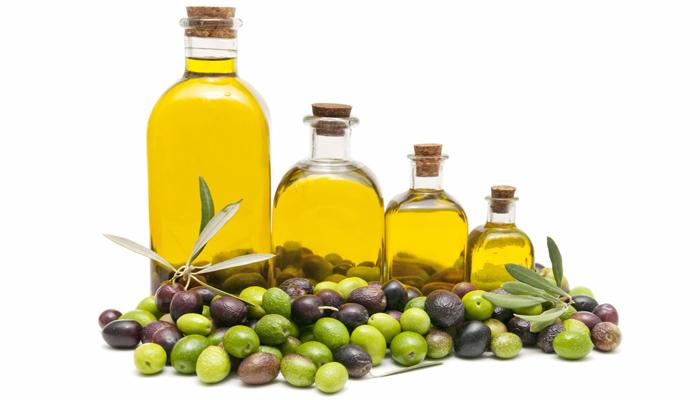 Nails will be stronger with olive oil