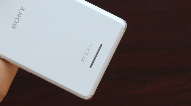 Cận cảnh Xperia E3 dùng chip Qualcomm 4 nhân tại Thegioididong