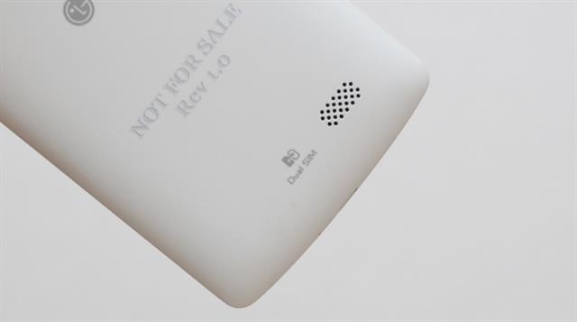 Phần dưới có dải loa ngoài