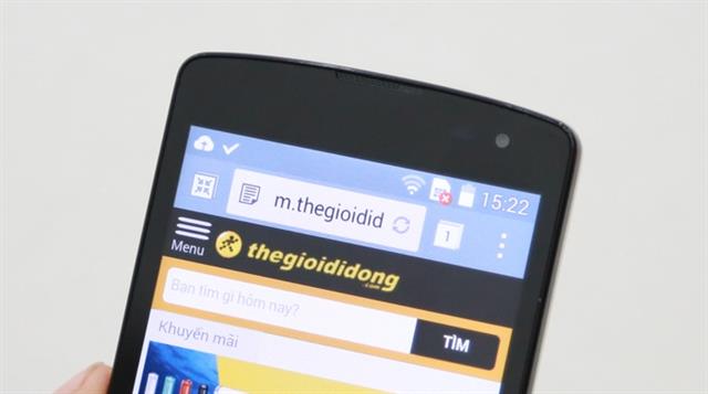 Viền màn hình phía trên có loa thoại và camera phụ VGA