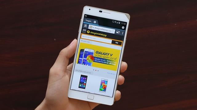 Máy sở hữu màn hình Super AMOLED Plus rộng 5.3 inch (1080 x 1920 pixels)