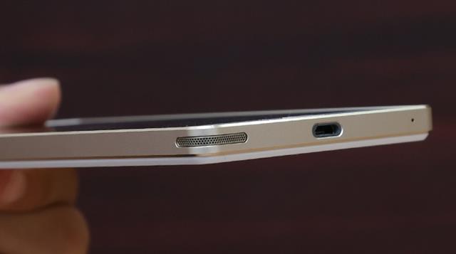 Cận cảnh loa ngoài