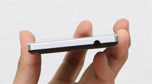 Đỉnh máy có Jack âm thanh 3.5mm