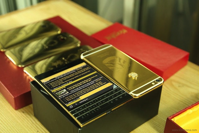 BlackBerry Passport mạ vàng