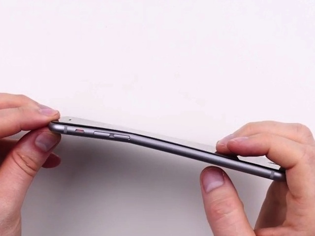 iPhone 6 bị cong khá dễ dàng