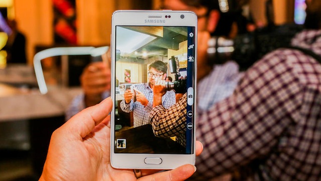 Màn hình cong có nhiều lợi ích Galaxy Note Edge