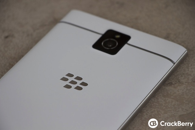 Bộ ảnh BlackBerry PassPort đỏ trắng