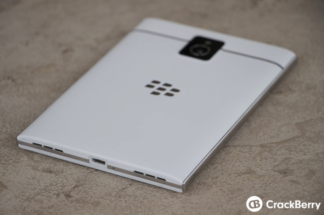 Bộ ảnh BlackBerry PassPort đỏ trắng