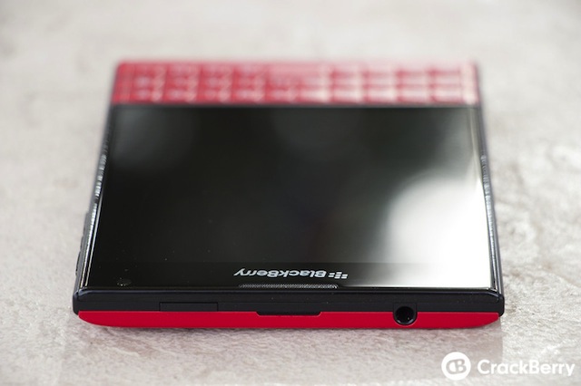 Bộ ảnh BlackBerry PassPort đỏ trắng