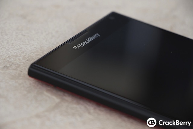 Bộ ảnh BlackBerry PassPort đỏ trắng
