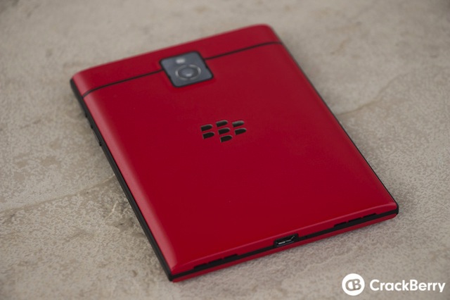 Bộ ảnh BlackBerry PassPort đỏ trắng