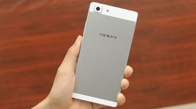 Dự kiến, OPPO R5 sẽ được thegioididong phân phối với giá bán tham khảo khoảng 9.990.000 đồng