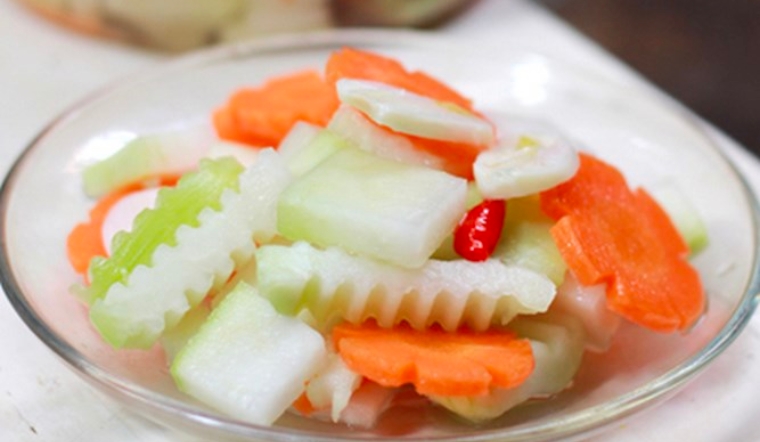 Cách muối su hào, cà rốt giòn ngon tại nhà