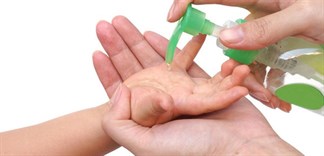 Nước rửa tay khô cho bé: Có nên dùng nước rửa tay khô cho bé?