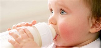 Có nên cho trẻ uống sữa công thức?