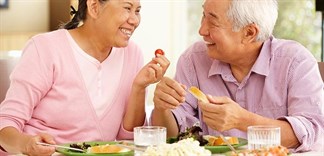 Người cao tuổi nên ăn uống thế nào để khỏe mạnh?