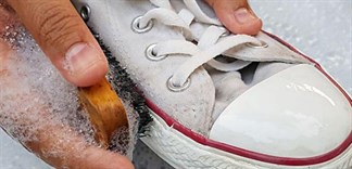 Những sai lầm khi giặt giày khiến giày mau hư và bị ố vàng