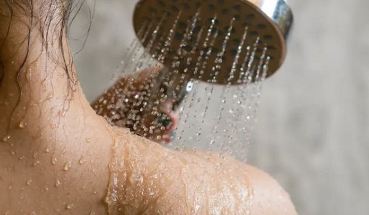 Mùa hè nắng nóng, tắm bao nhiêu lần là đủ?