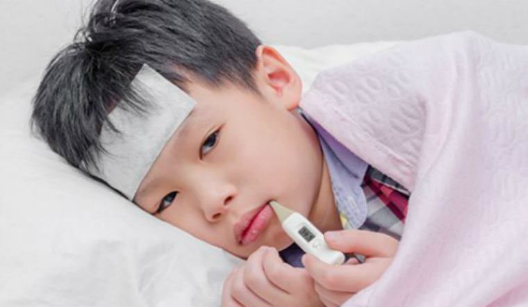 Bé bị sốt nên ăn gì và kiên gì để giúp bé mau hết bệnh?