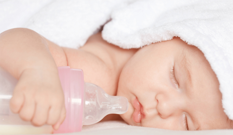 Trẻ sơ sinh bú bao nhiêu ml sữa là đủ để phát triển tốt, tăng cân nhan