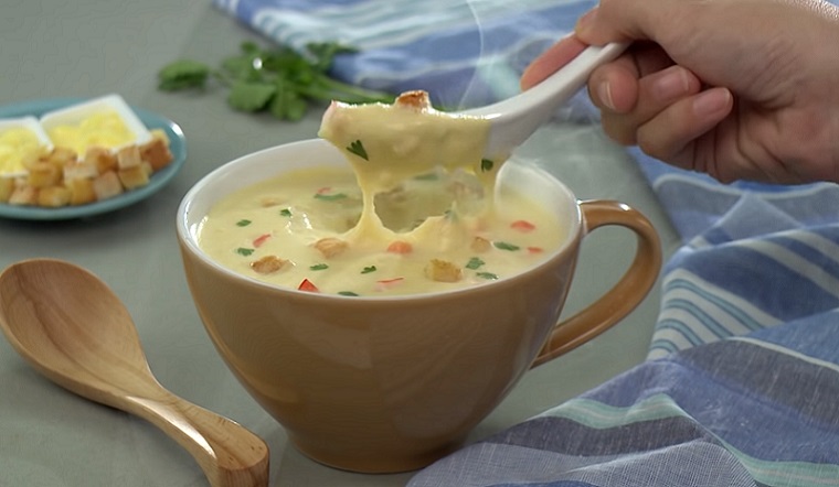 Cách chế đổi mới súp khoai tây chính chuẩn chỉnh sử dụng máy xay sinh tố rứa tay